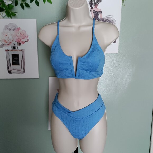 V Cut High Waisted Ribbed V-Wired Two Piece Bikini - Picture 2 of 6